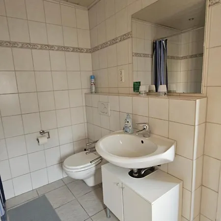 An Der Wasserburg Ganzes, Modern Eingerichtetes Haus In 53919 Weilerswist-metternich Mit 6 Zimmern Und 8 Betten Nahe Phantasialand Koeln Messe * Weilerswist