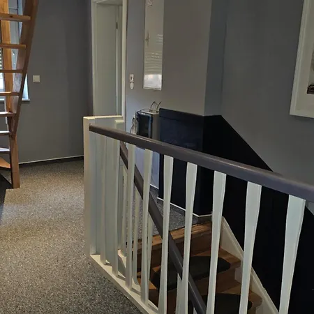 Holiday home An Der Wasserburg Ganzes, Modern Eingerichtetes Haus In 53919 Weilerswist-metternich Mit 6 Zimmern Und 8 Betten Nahe Phantasialand Koeln Messe Weilerswist