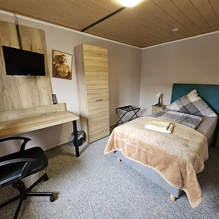 An Der Wasserburg Ganzes, Modern Eingerichtetes Haus In 53919 Weilerswist-metternich Mit 6 Zimmern Und 8 Betten Nahe Phantasialand Koeln Messe Holiday home