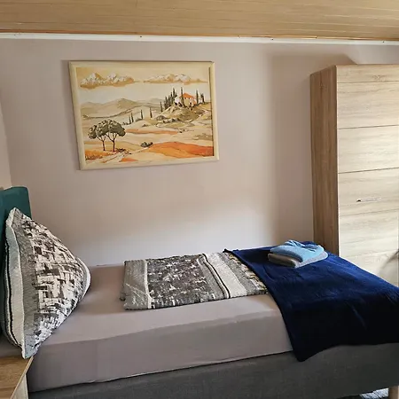 An Der Wasserburg Ganzes, Modern Eingerichtetes Haus In 53919 Weilerswist-metternich Mit 6 Zimmern Und 8 Betten Nahe Phantasialand Koeln Messe Holiday home